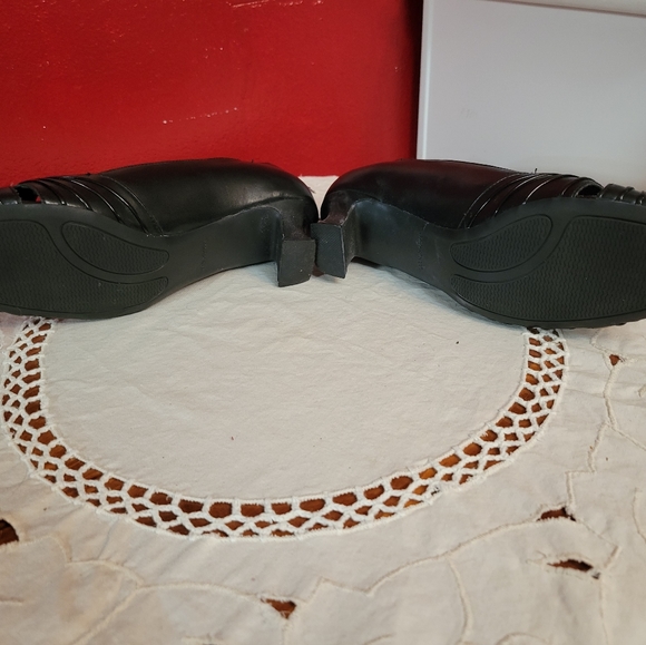 EASY Street Shoes - Size 8 1/2- Black - Picture 6 of 6